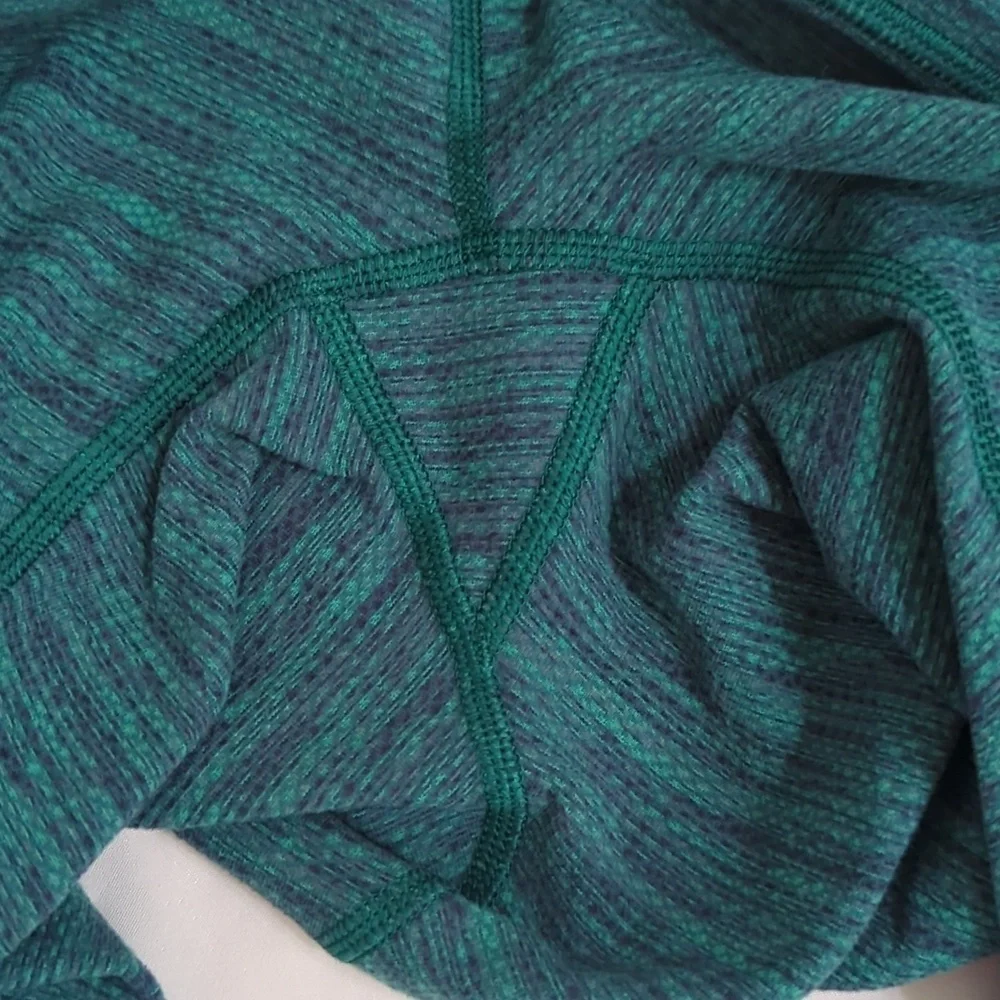 Lululemon Wunder Under Crop, Color Diamond Jacquard Teal Size 4
